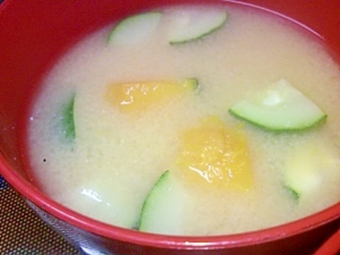 かぼちゃとズッキーニのおみそ汁